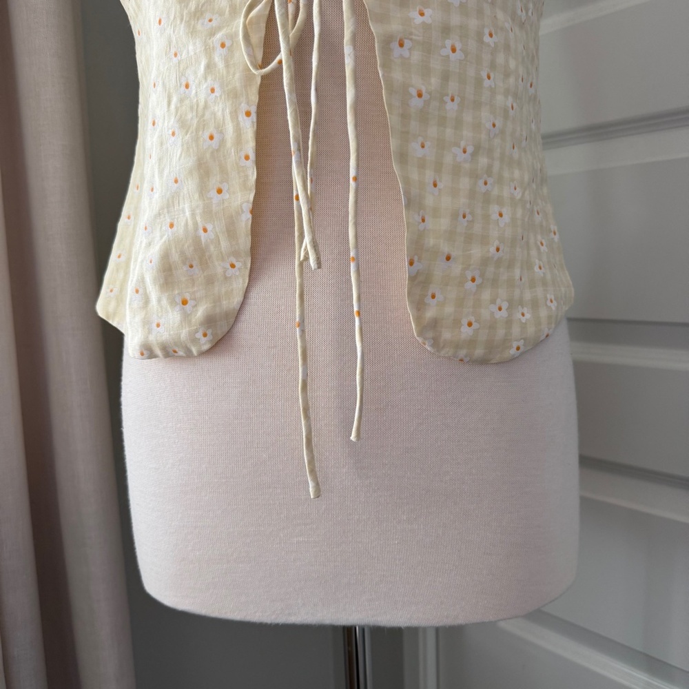 Petal & Pup Capra Floral Gingham Tie Front Tank Top : XS - Picture 4 of 7